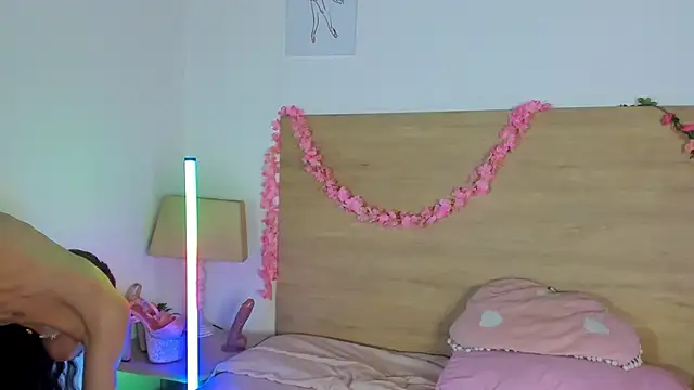 LaraRous webcam