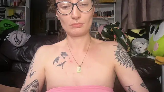 harleyblair (Ask my age) - take my clothes off