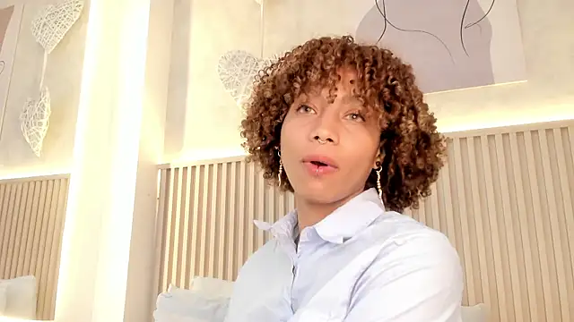 daiana_curly Live Web Cam Show
