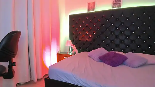 BellaRoge webcam