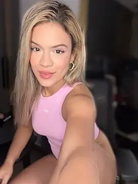 Alisha-Bond webcam