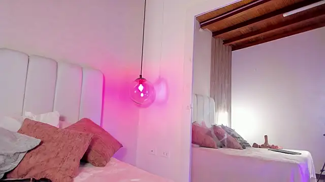 ElenaJamess webcam