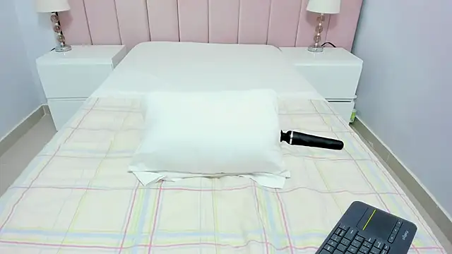 Miabloom19_ webcam