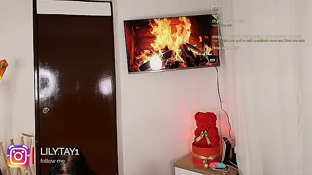 lily_tay_ webcam