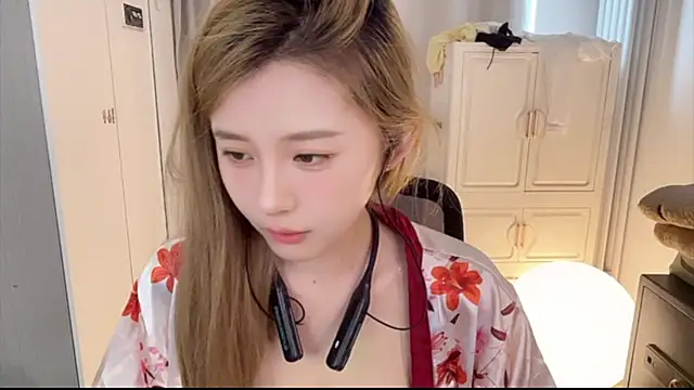 yiyi5588 (F young) - 完成目标内衣秀舞蹈