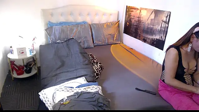 NinaDOM4CUM webcam
