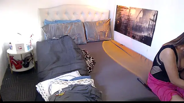 NinaDOM4CUM webcam