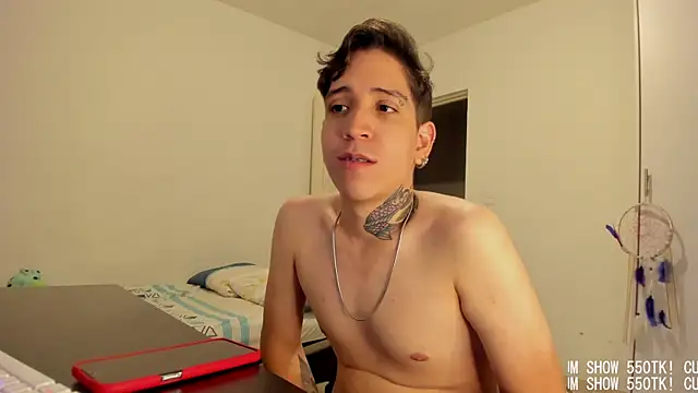 Michael_v77 live cam on StripChat