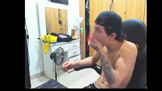 Pride_couple live cam on StripChat