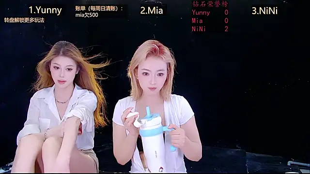 MiNi-U live cam on StripChat
