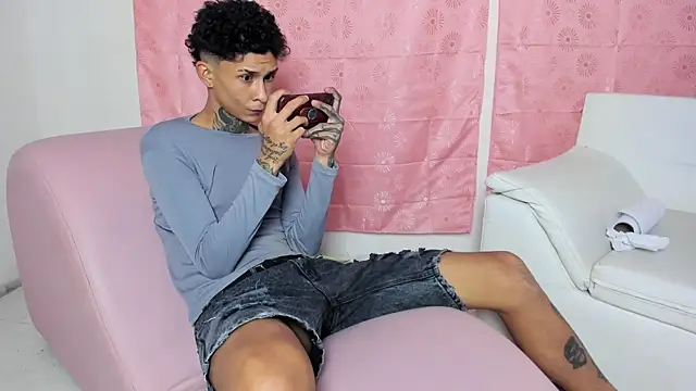 self_love46 webcam