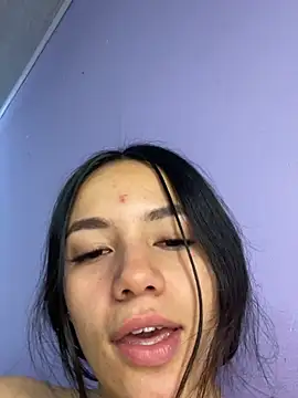 marianahb-e (F young) - Flash boobs