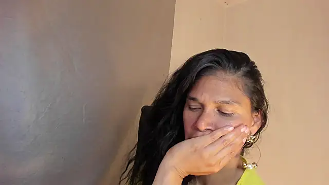 _aish_a live cam on StripChat