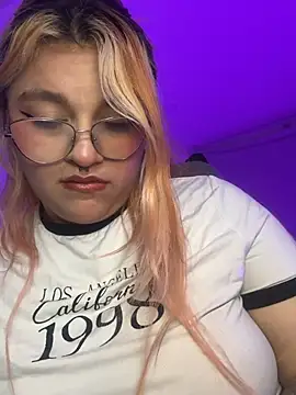 Sophia_Weest99 webcam
