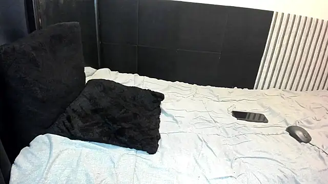 Ms_Monica webcam