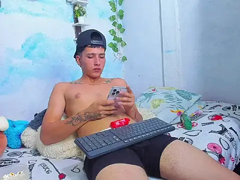 aaron_mercury_x webcam