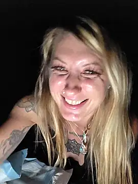 SheIsSomething webcam