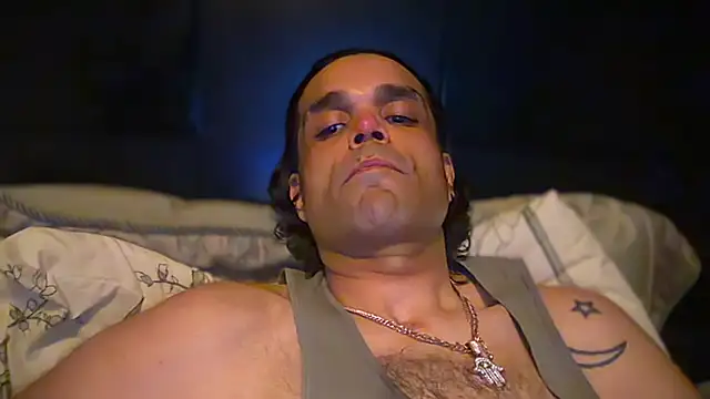 icebergslim281 live cam on StripChat