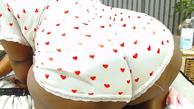 ROYALASS25 webcam