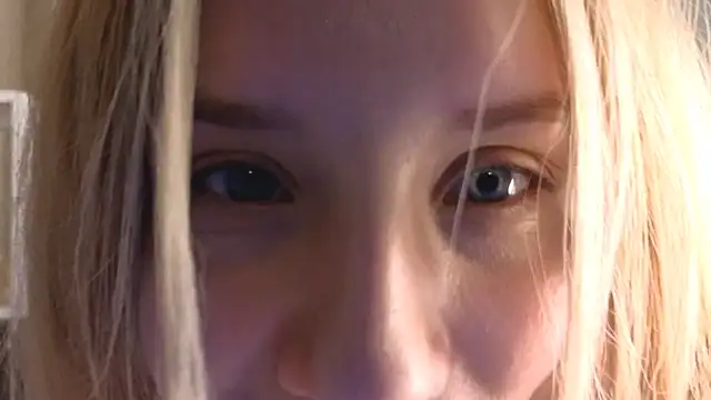 sarakaell webcam