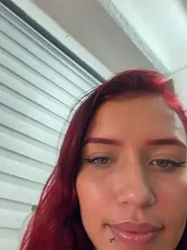 Cherry_Scarlet_ live cam on StripChat