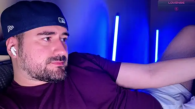 DominantTheo webcam