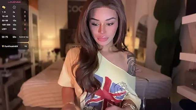 ParisianDoll's live cam