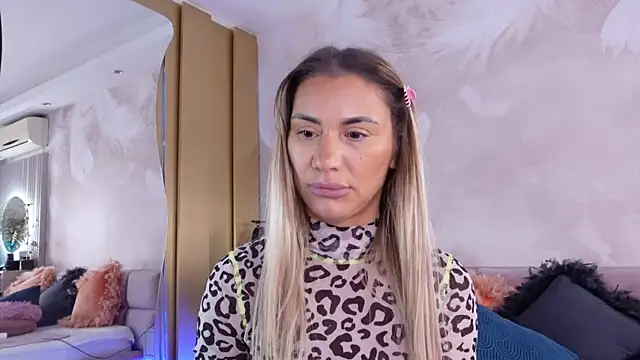 JullyBlair webcam