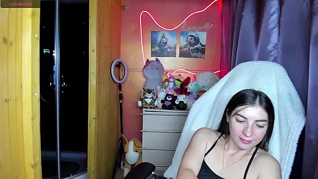 Fiery_Brunette_