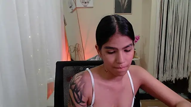 valeria-duarte live cam on StripChat