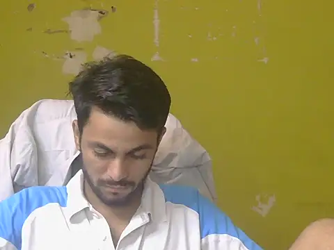 Stubborndesiboy live cam on StripChat