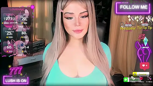xHugeHarleySelfsuckerx live cam on StripChat