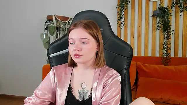 ElinaVale webcam