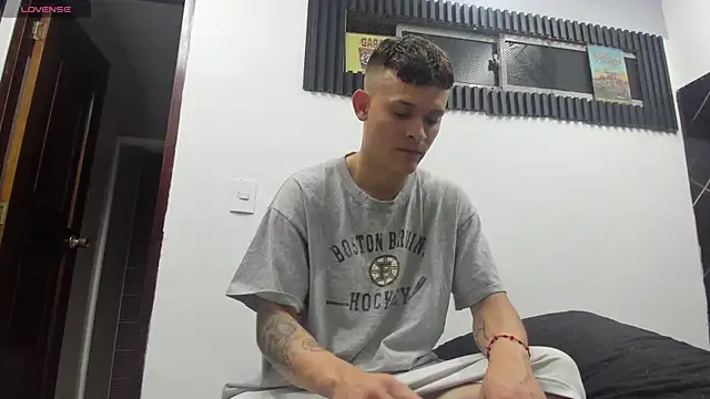 Robinlion91 live cam on StripChat