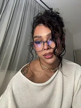 Samantha_Bernardo webcam