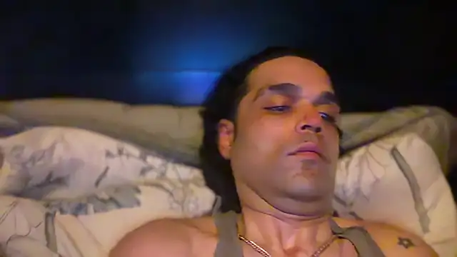 icebergslim281 live cam on StripChat