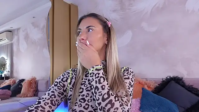 JullyBlair webcam