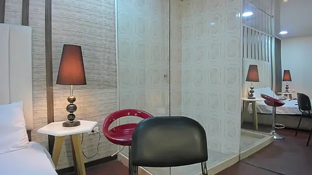 Hannah_Cross webcam