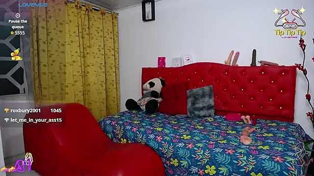 thalia_mills19 live cam on StripChat