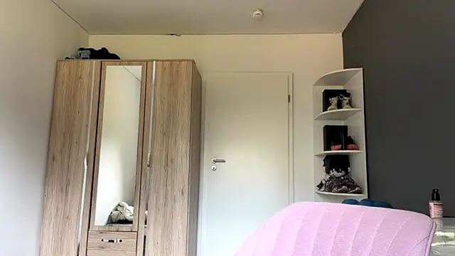 SpanishRooter webcam