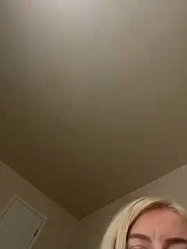 blondebunny999_999 webcam