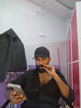 Mallukiran live cam on StripChat