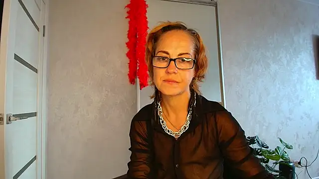 LioraWeiss live cam on StripChat