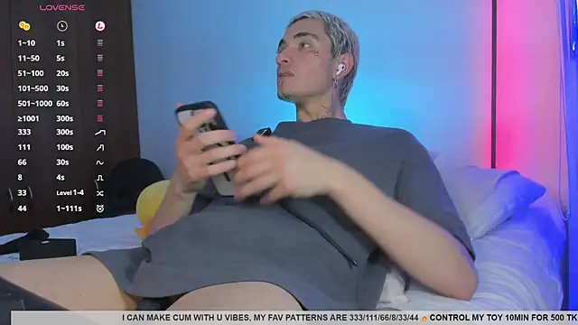 santikhalifa live cam on StripChat