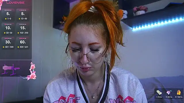 DaddysLittleSlutfox webcam