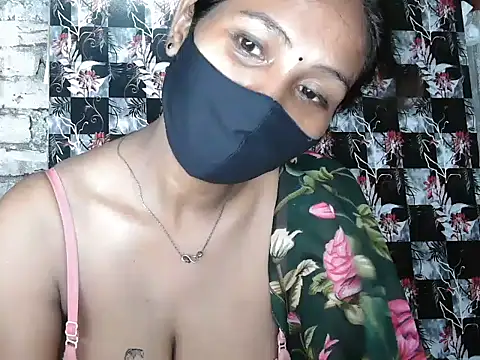 NottyMomo live webcam