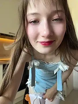 strawberry_senpai (F teen) - Pinch nipples 🎀