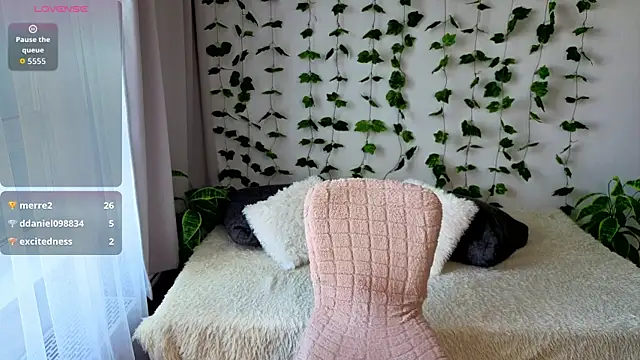 MonikFoxi webcam