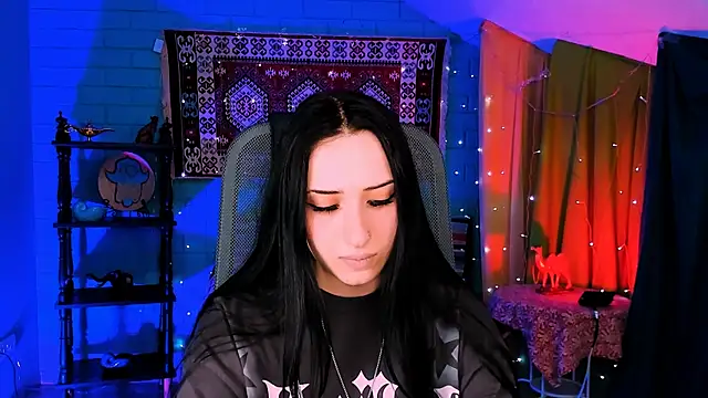 MonicaLowes webcam