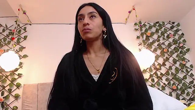 Lucyanajoi live cam on StripChat